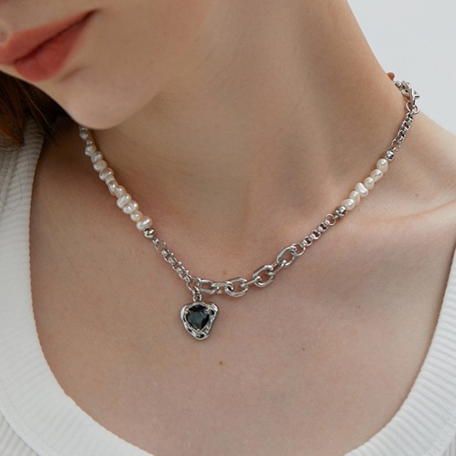 Black top pearl mix necklace　V2439
