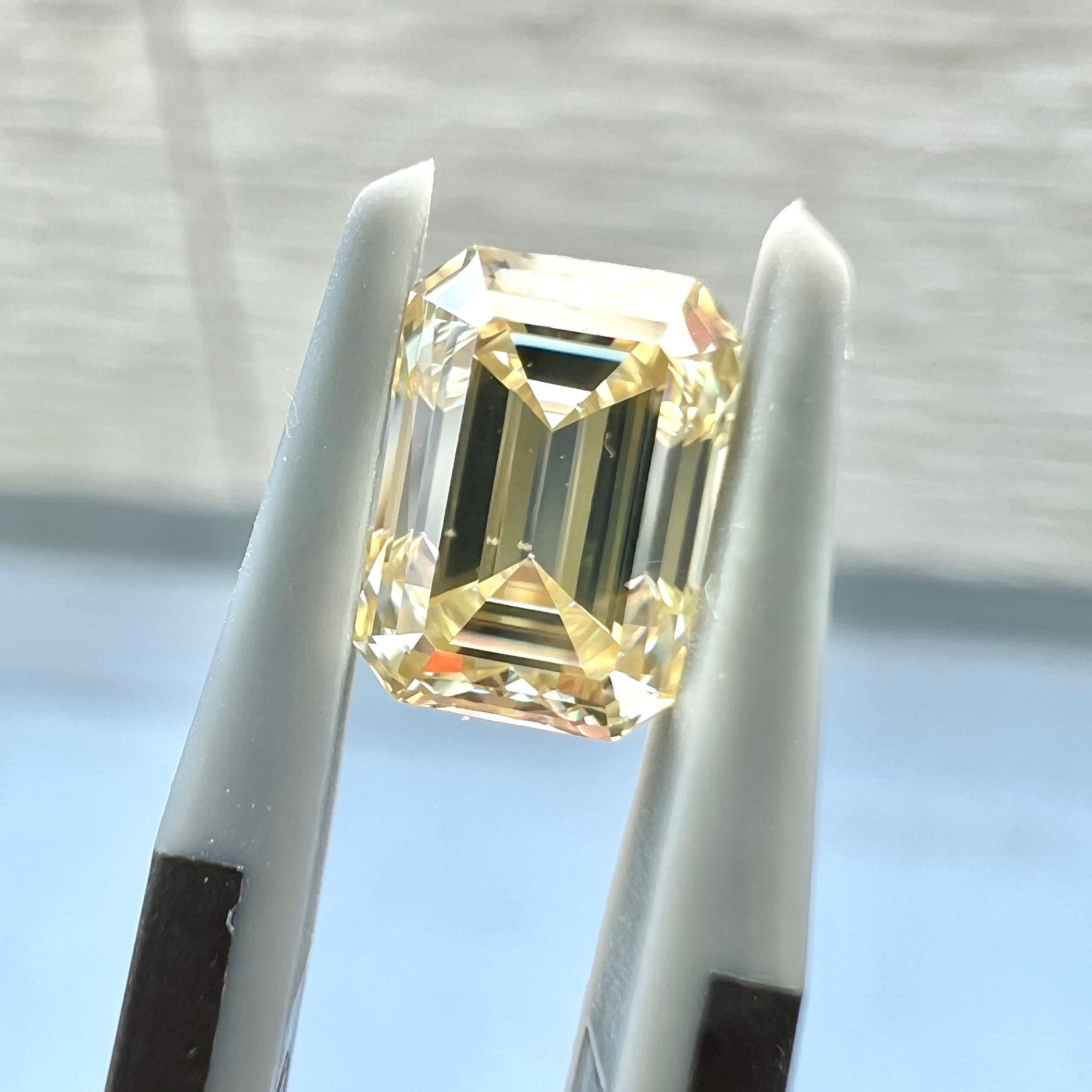 イエロー モアッサナイト エメラルドカット 1.1ct 上質 ジュエリー ルース オーダージュエリー 宝石 ダイヤモンド 類似石