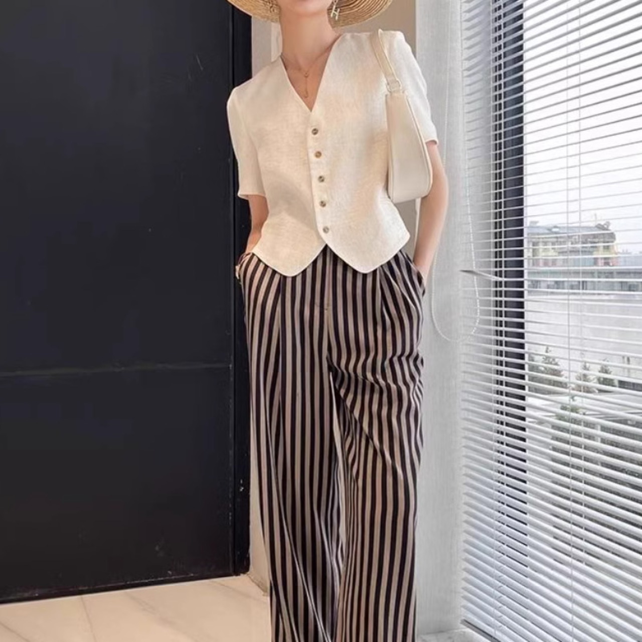 Vネックハーフスリーブシャツ 2type W00482