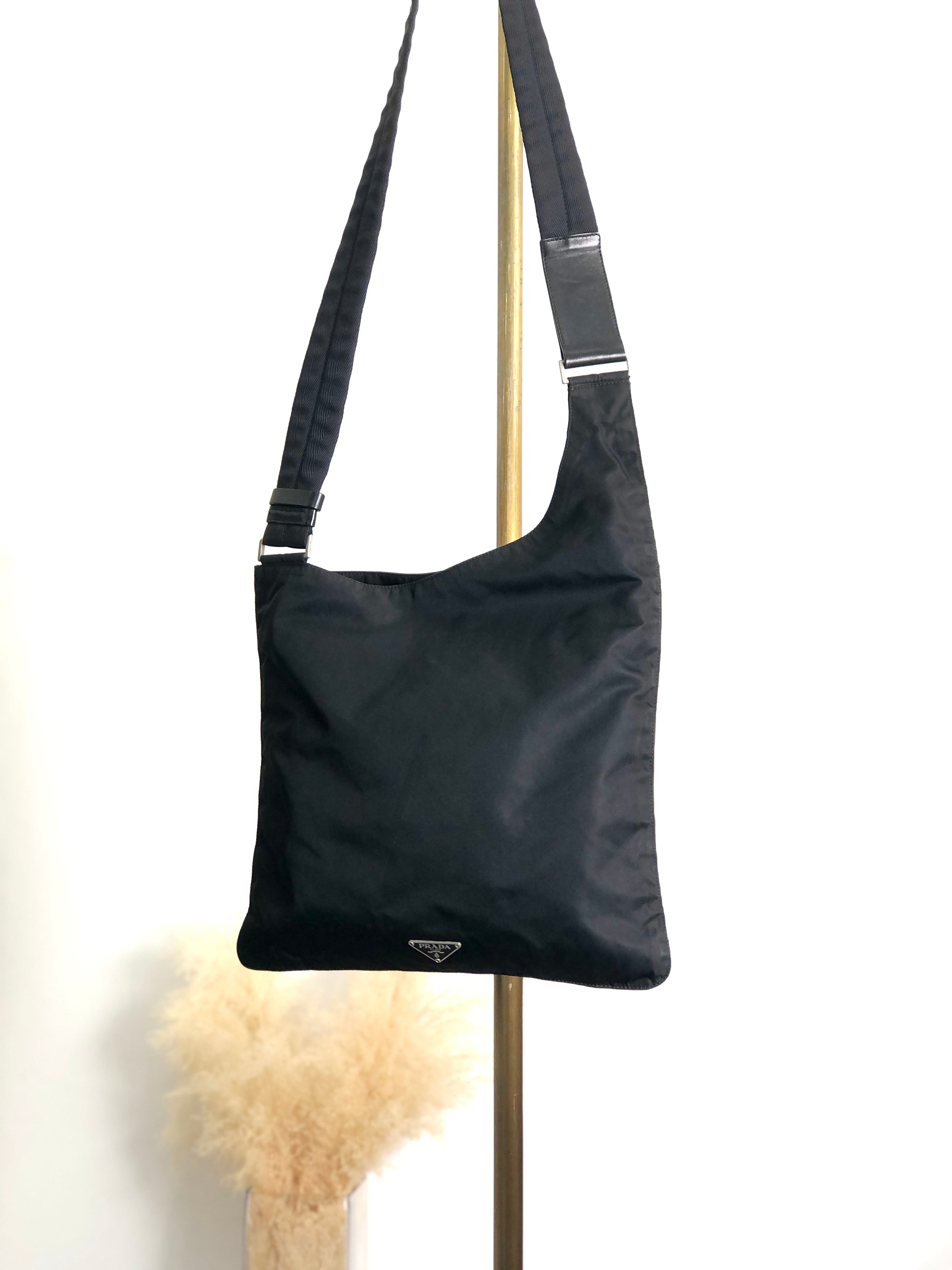 PRADA プラダ ショルダーバッグ ブラック トライアングルロゴ ナイロン アシメトリ vintage ヴィンテージ オールド guaygz