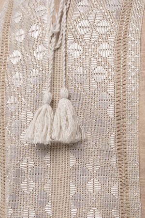 ウクライナ刺繍ヴィシヴァンカ　シルク刺繍　グラージュ・ニジンカ手刺繍　Lサイズ　メンズ