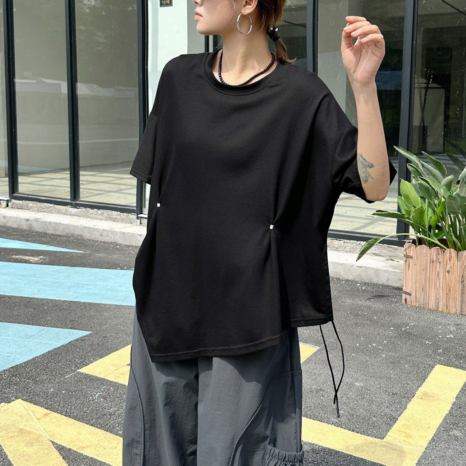 ASYMMETRIC DROP SHOULDER SHORT SLEEVE T-SHIRT M M-17585