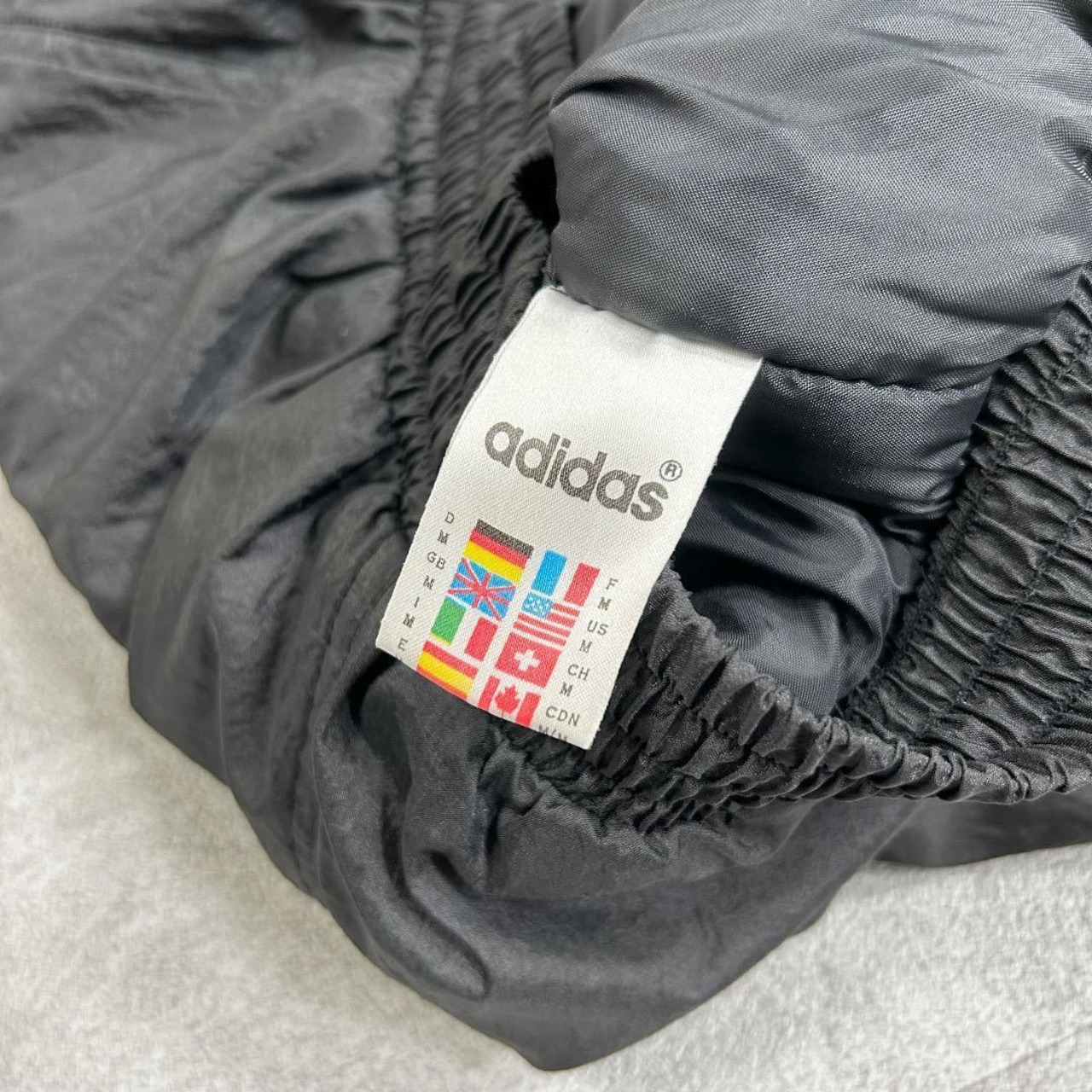 【神配色】アディダス ナイロンジャケット 80s 万国旗タグ ロゴ刺繍 一点物