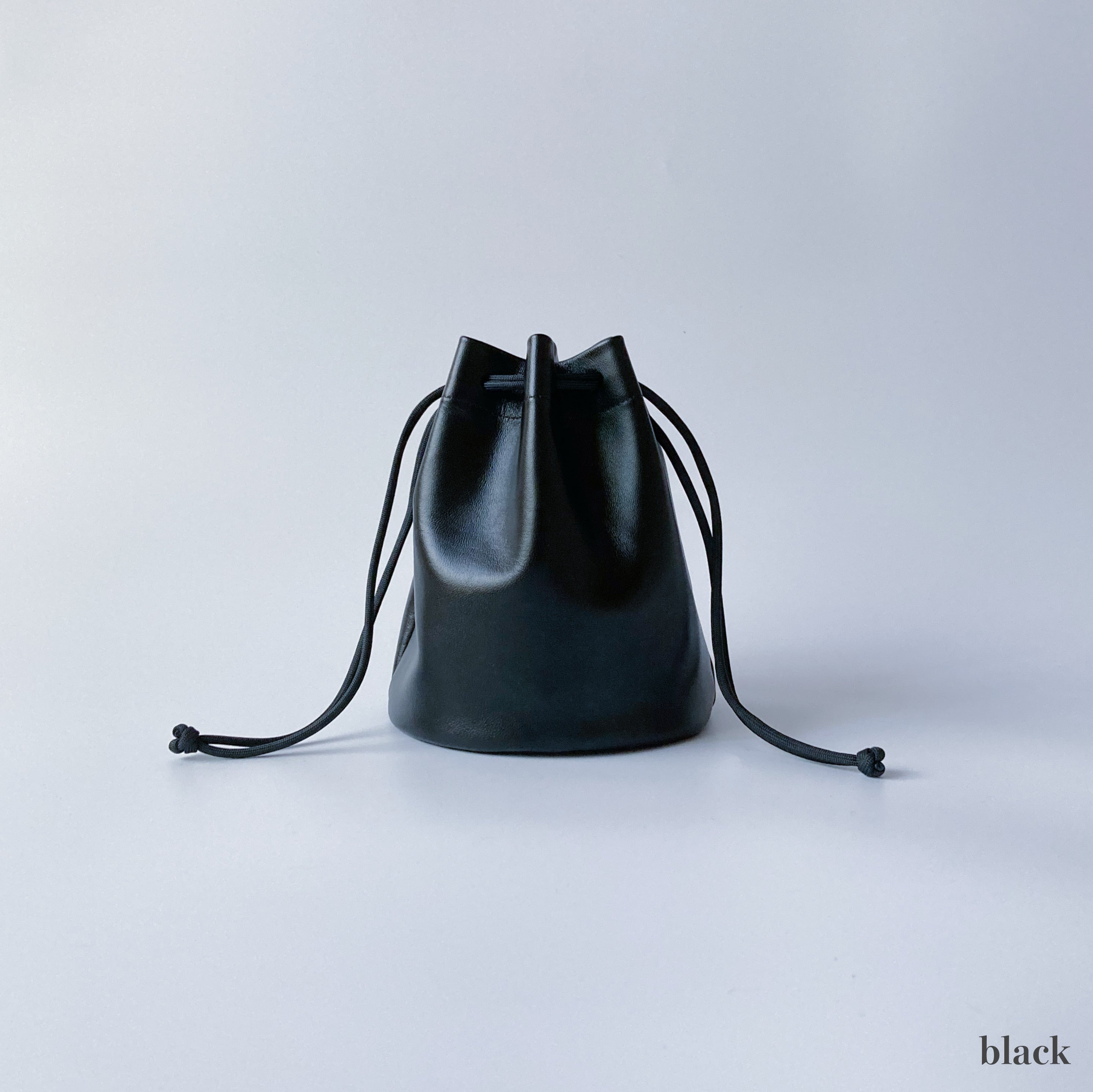 デコルテアクセサリー　kinchaku bag 巾着バッグ 巾着バッグ Kinchaku bag (black) | tomorka | 和歌山