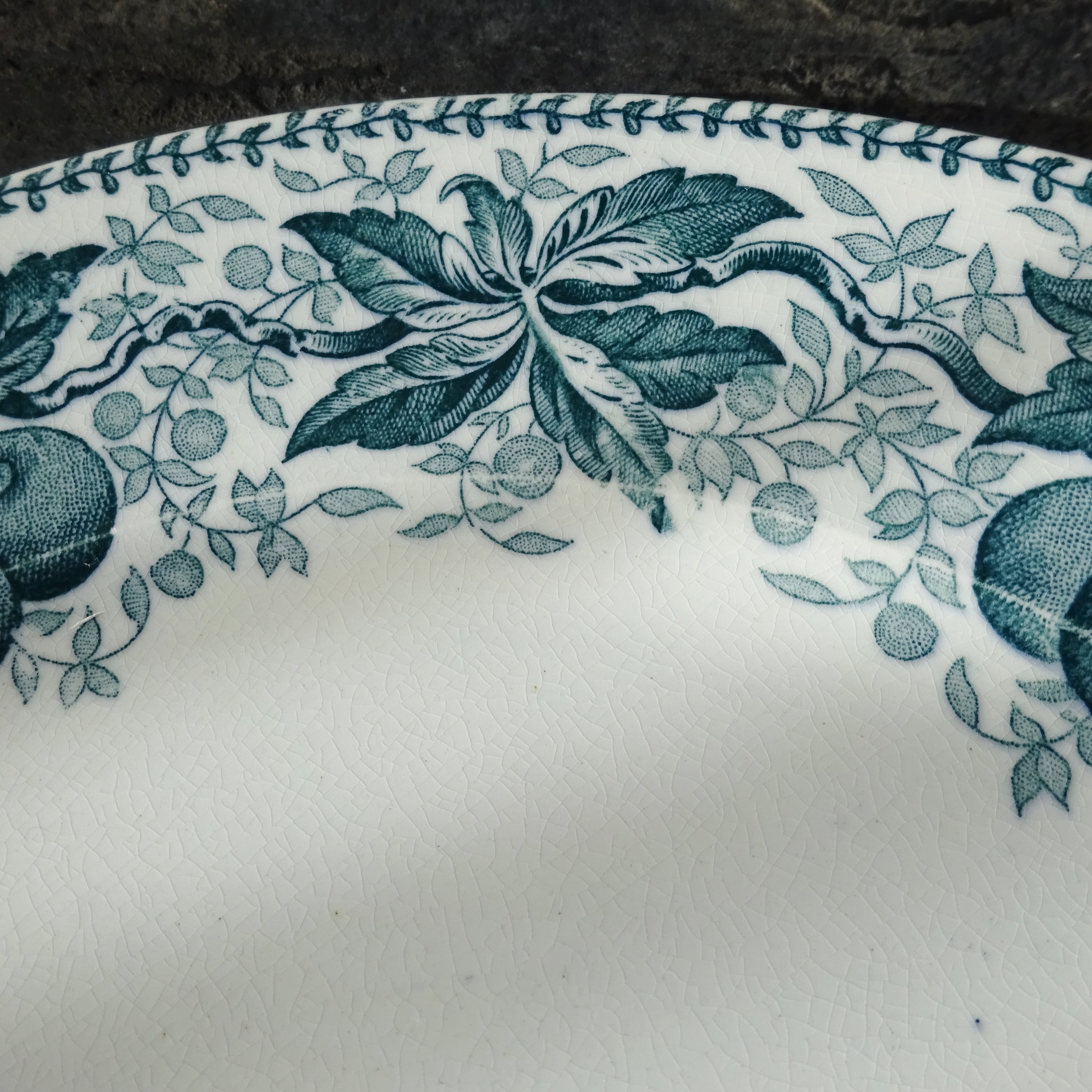 【 Épuisé 】T.F. Badonviller  modèle《CERISES》assiette plate (B)