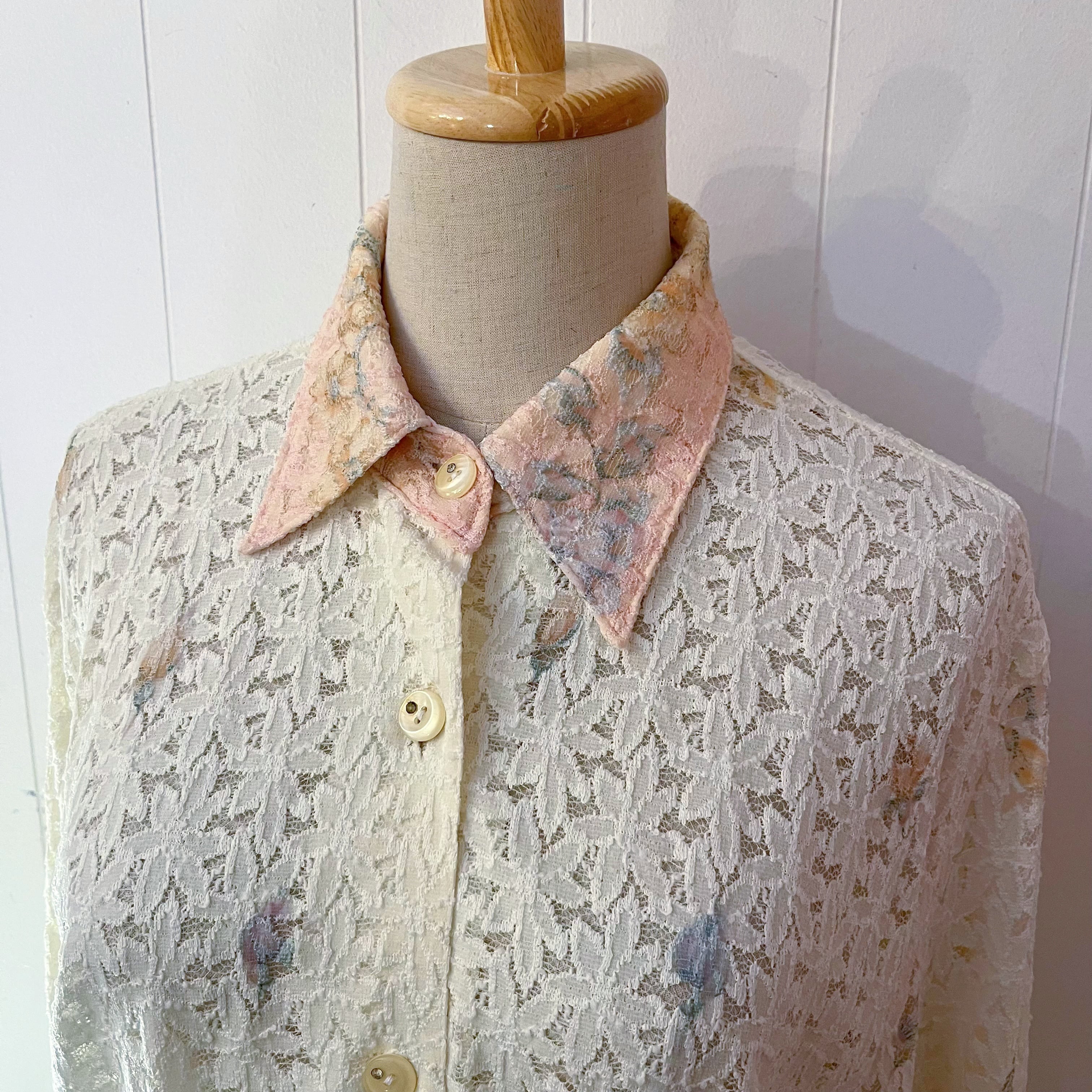 cream gradation flower mesh blouse