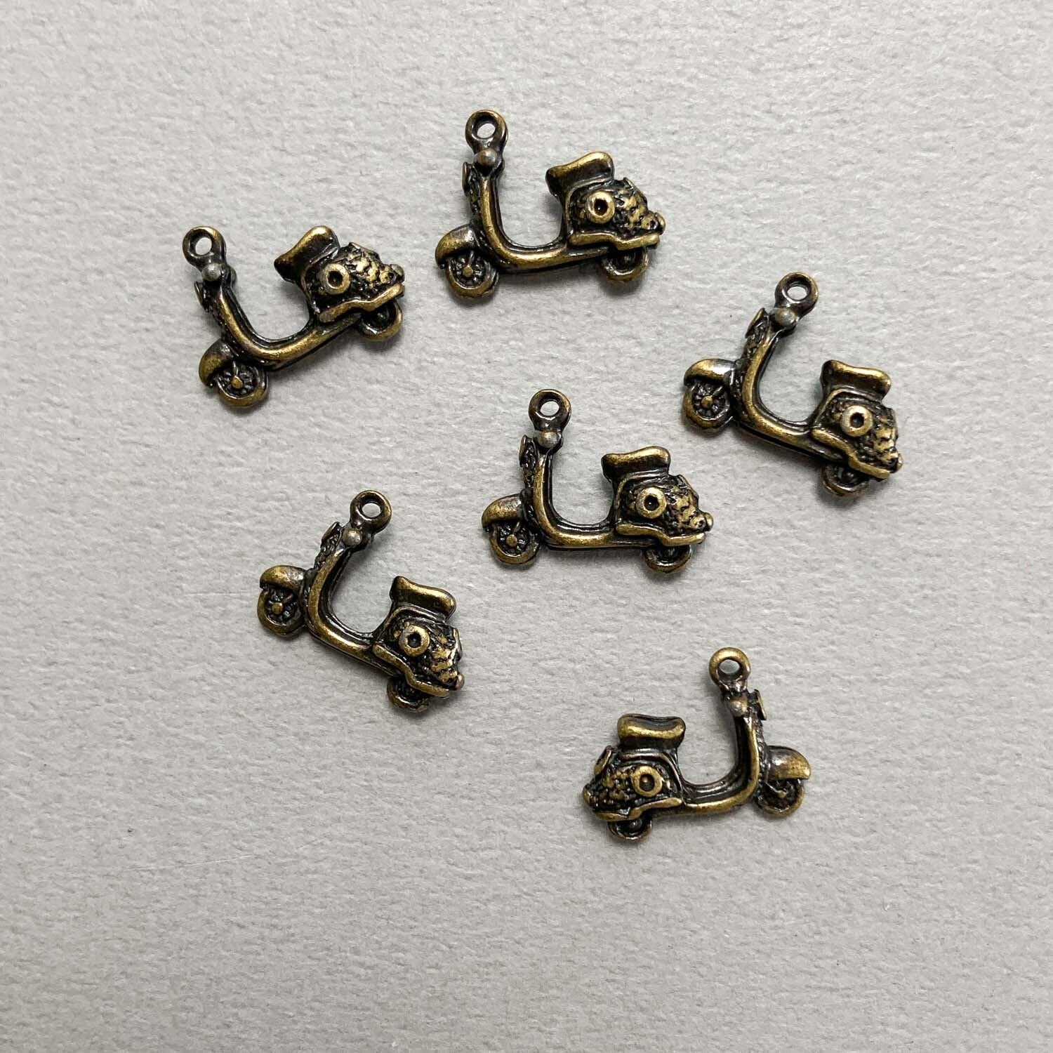 アンティーク風 スクーターチャーム S（18mm） | Dua-アクセサリー