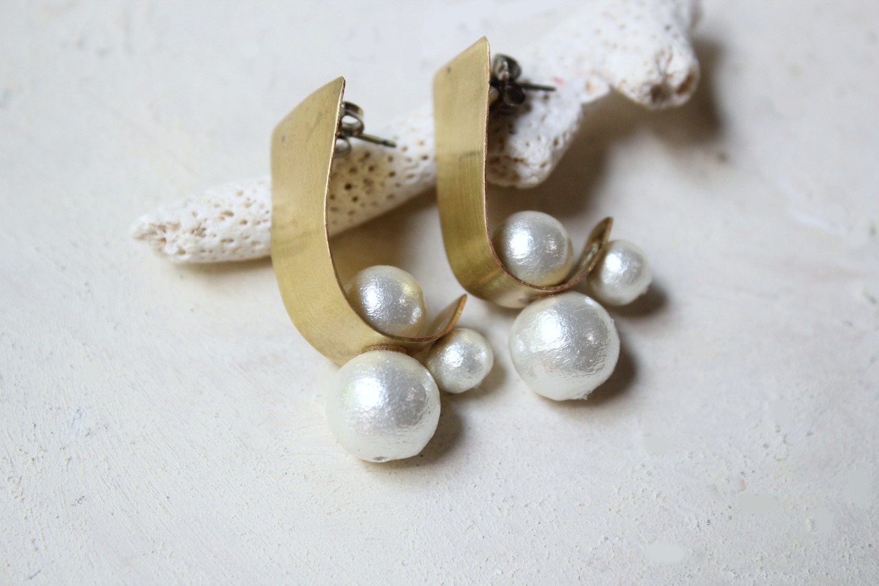 真鍮とコットンパールの大ぶりピアス＆イヤリング