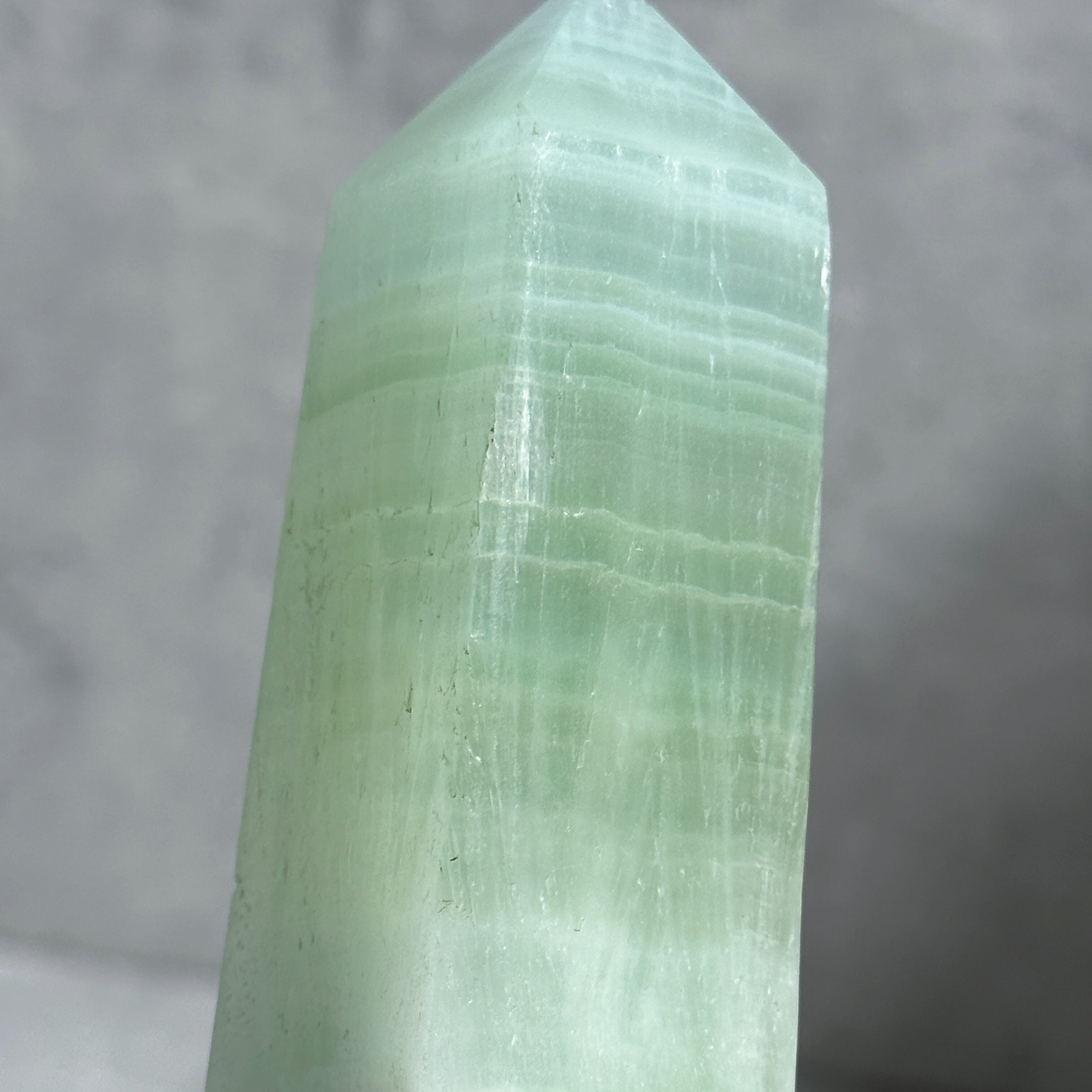 ピスタチオカルサイト タワー95◇Pistachio Calcite◇天然石・鉱物