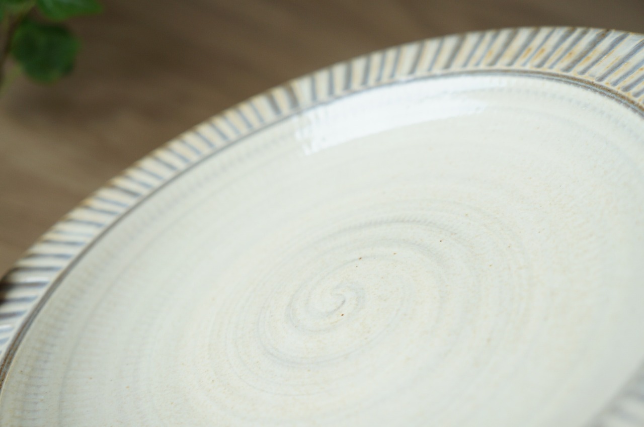 小石原焼　翁明窯元　リム皿（小）　刷毛目・白釉　①【37-466】