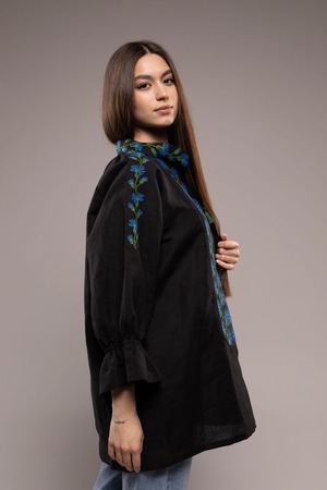 ウクライナ刺繍ヴィシヴァンカ　手刺繍　レディース・フリーサイズ