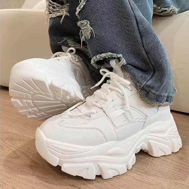 カジュアルボリュームアップスニーカー　2カラー　LB0750