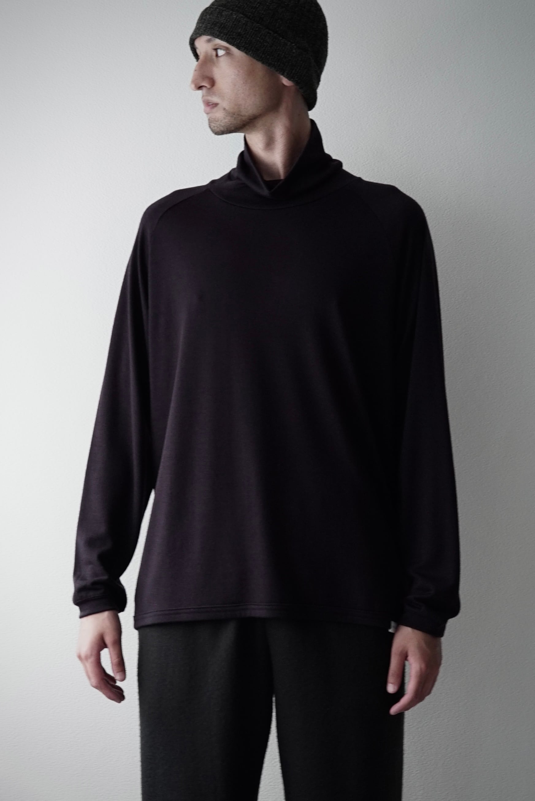 Super140s Washable Wool DC_Jersey / Off Turtle Neck (SHIGOKUIRO)