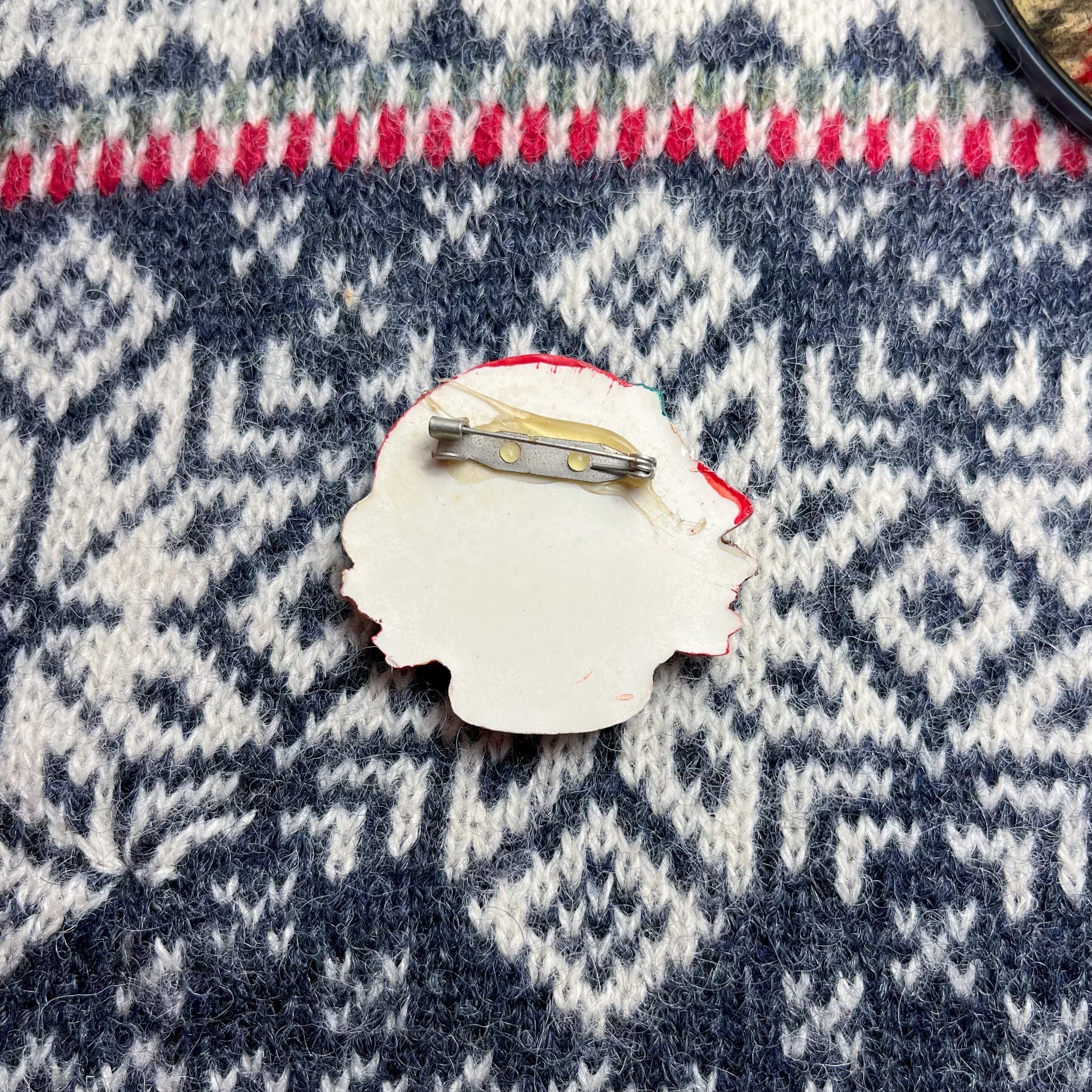 santa pekochan brooch