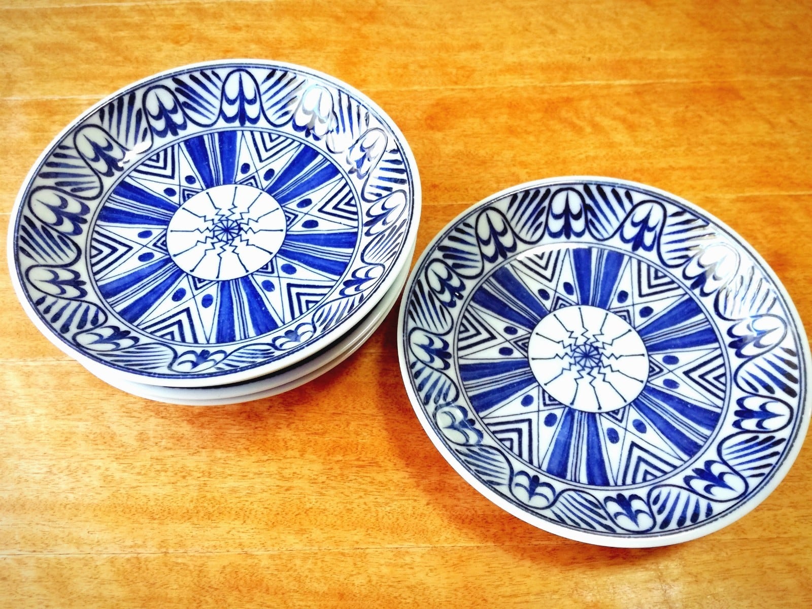 北欧暮らしの道具店 瀬戸焼 藍色 花模様プレート(直径約24.5㎝)