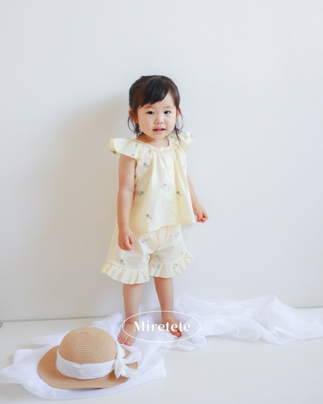 【取寄】爽やかなyellowベースのノースリーブフリルセットアップ