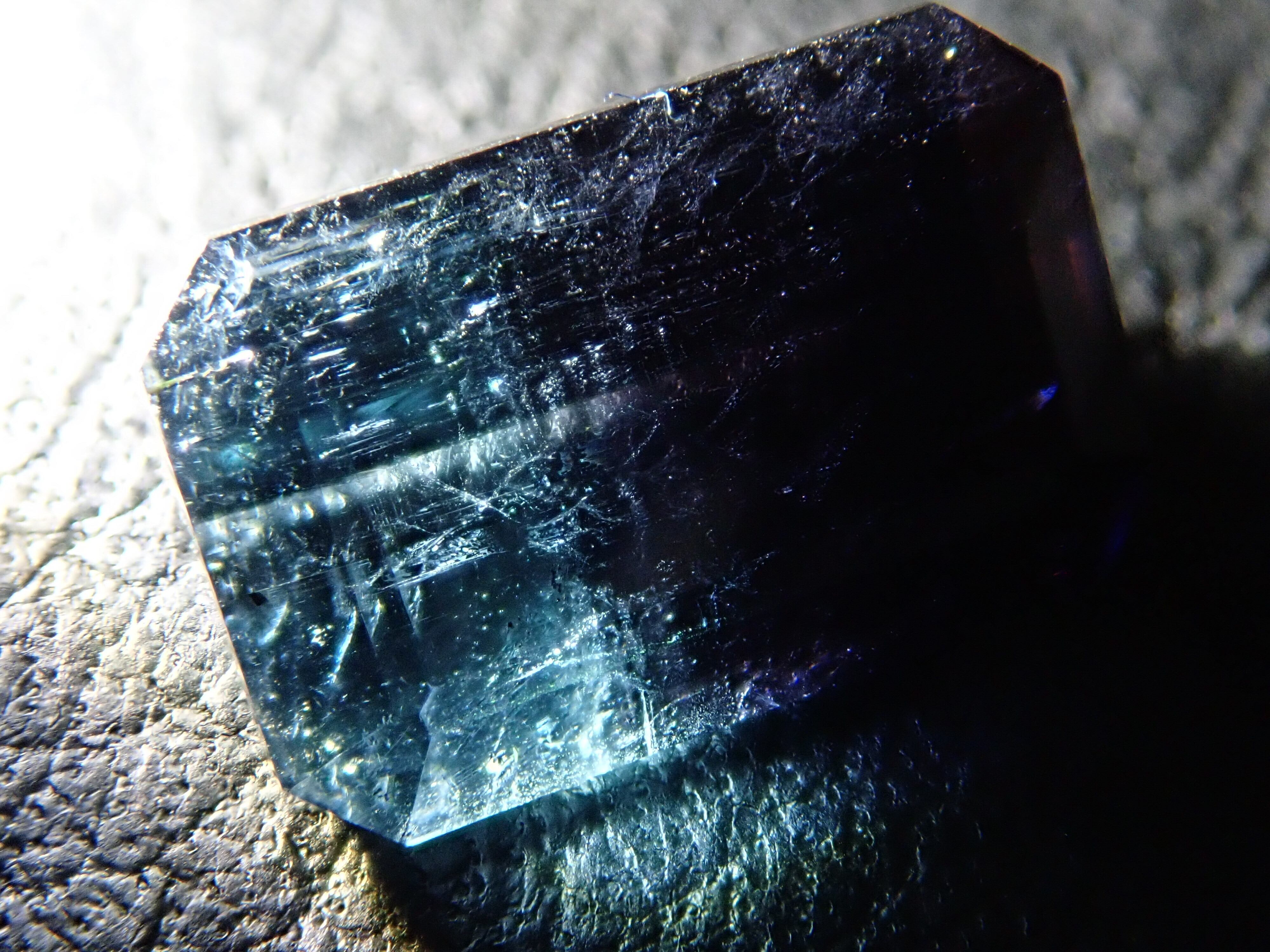 アフガニスタン産バイカラートルマリン 1.918ct | Gem Shop Urcaguary