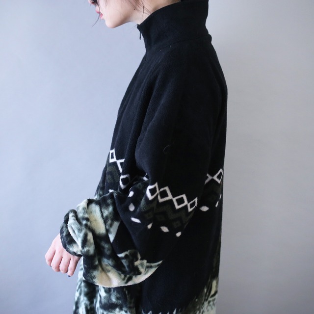 "狼" art graphic pattern over silhouette fleece jacket
