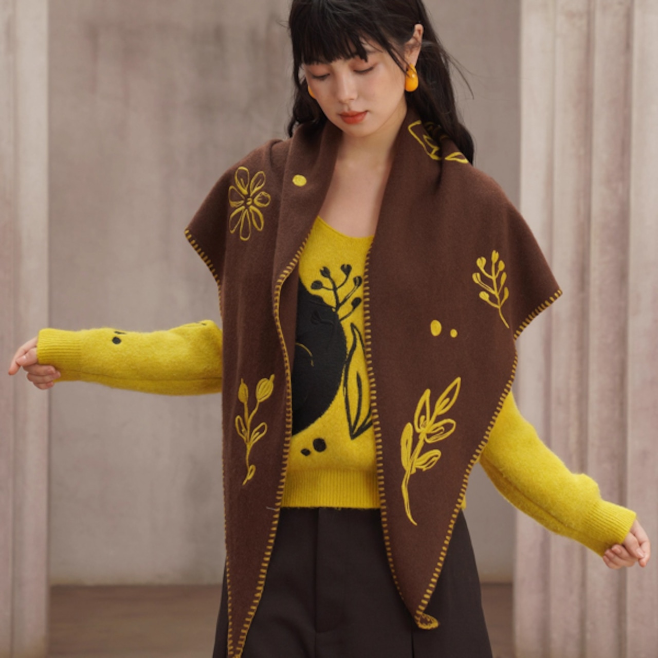 木漏れ日の庭に咲く記憶のニットショール 《C0256》