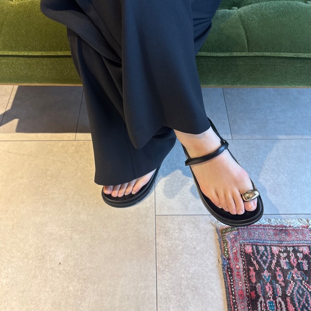 【 atelier brugge 】Metal sum ring sandals