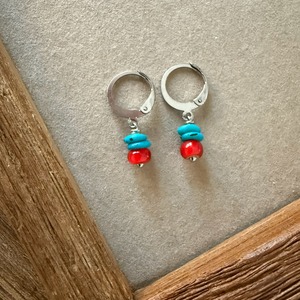 【ｻｰｼﾞｶﾙｽﾃﾝﾚｽ：ｼﾙﾊﾞｰ】ホワイトハーツビーズレッド×ターコイズ ピアス