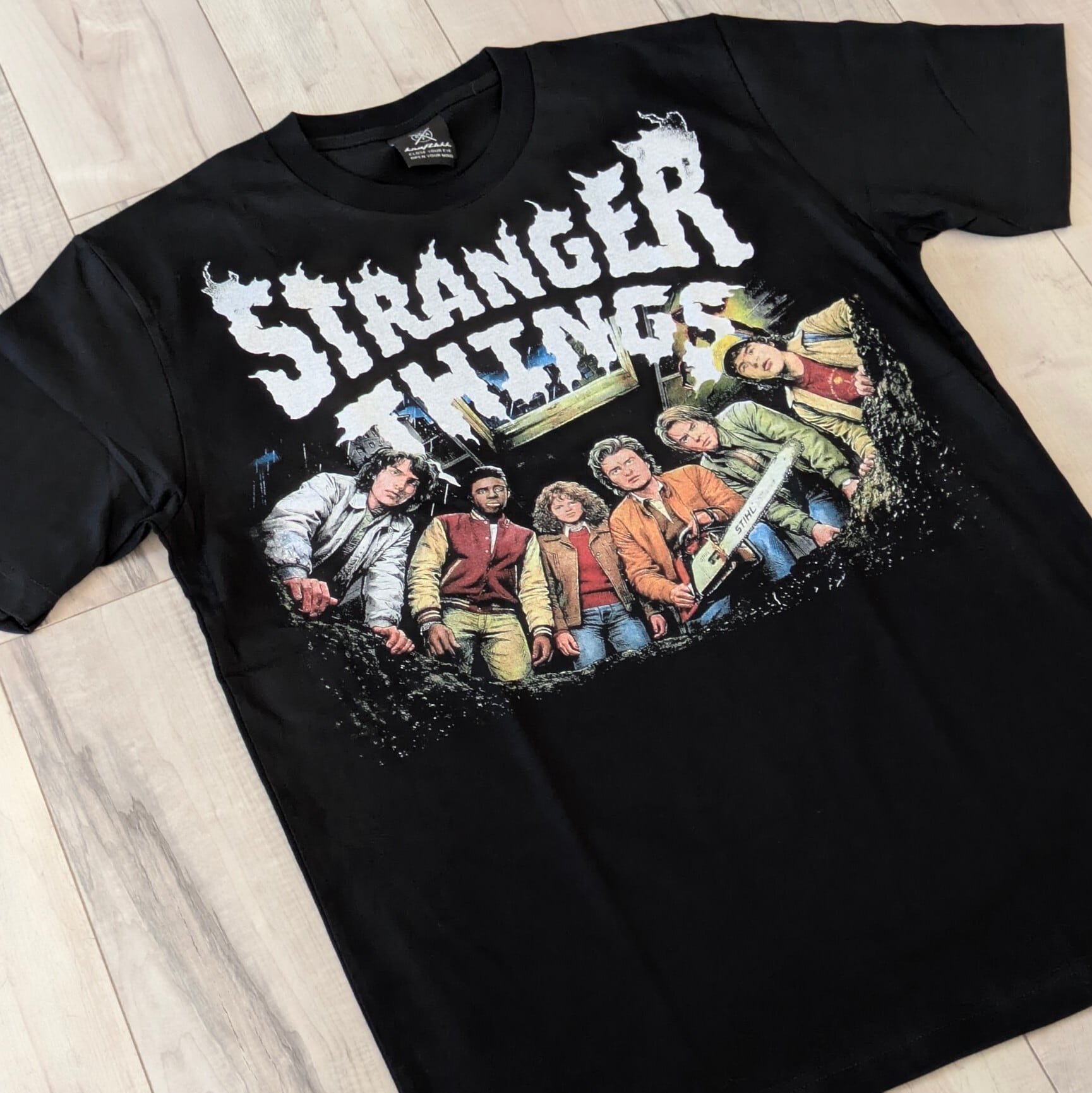 【 Stranger Things / ストレンジャーシングス  】『 One Last Strange Adventure 』 Tシャツ〚アメリカン雑貨 アメトイ〛