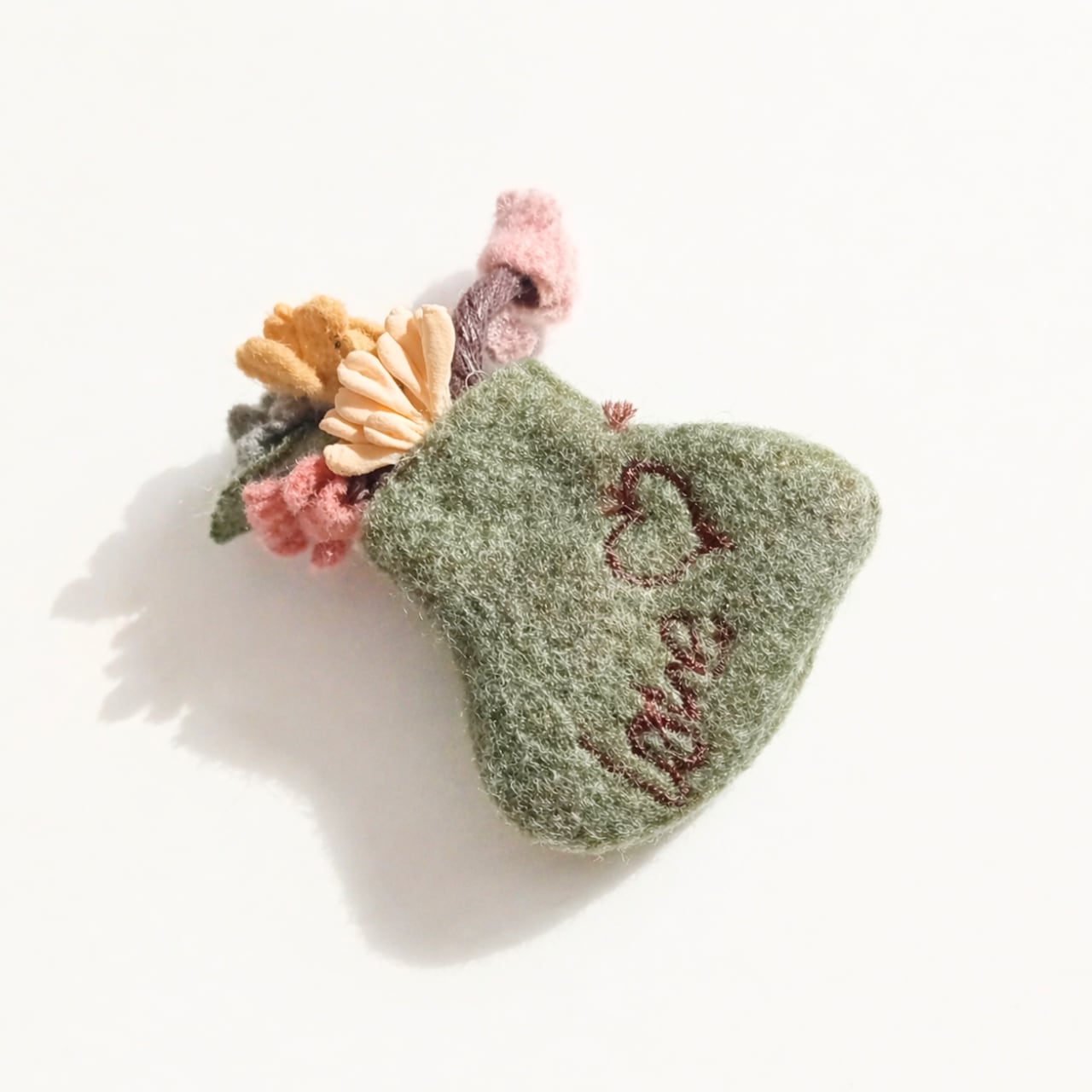 【closet meii】刺繍フラワー ブローチ