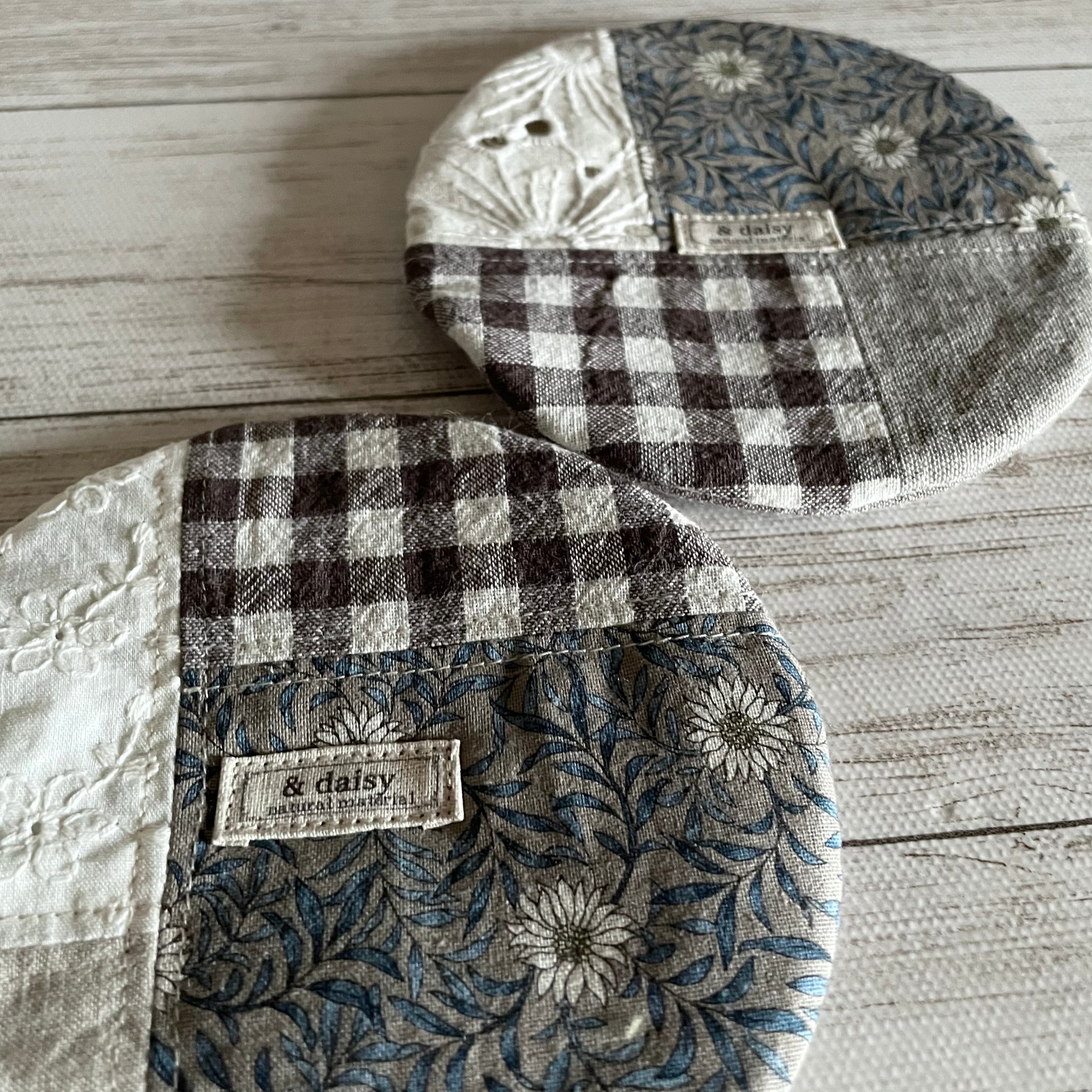 ハンドメイド**はぎれを繋いだまんまるコースター2セット**&daisy