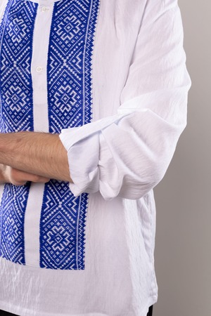 ウクライナ刺繍ヴィシヴァンカ　平行縫い　手刺繍　L-XLサイズ　メンズ