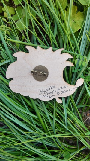 ウクライナ伝統絵画 ペトリキウカ塗り 木製ブローチ（ホメンコ作）