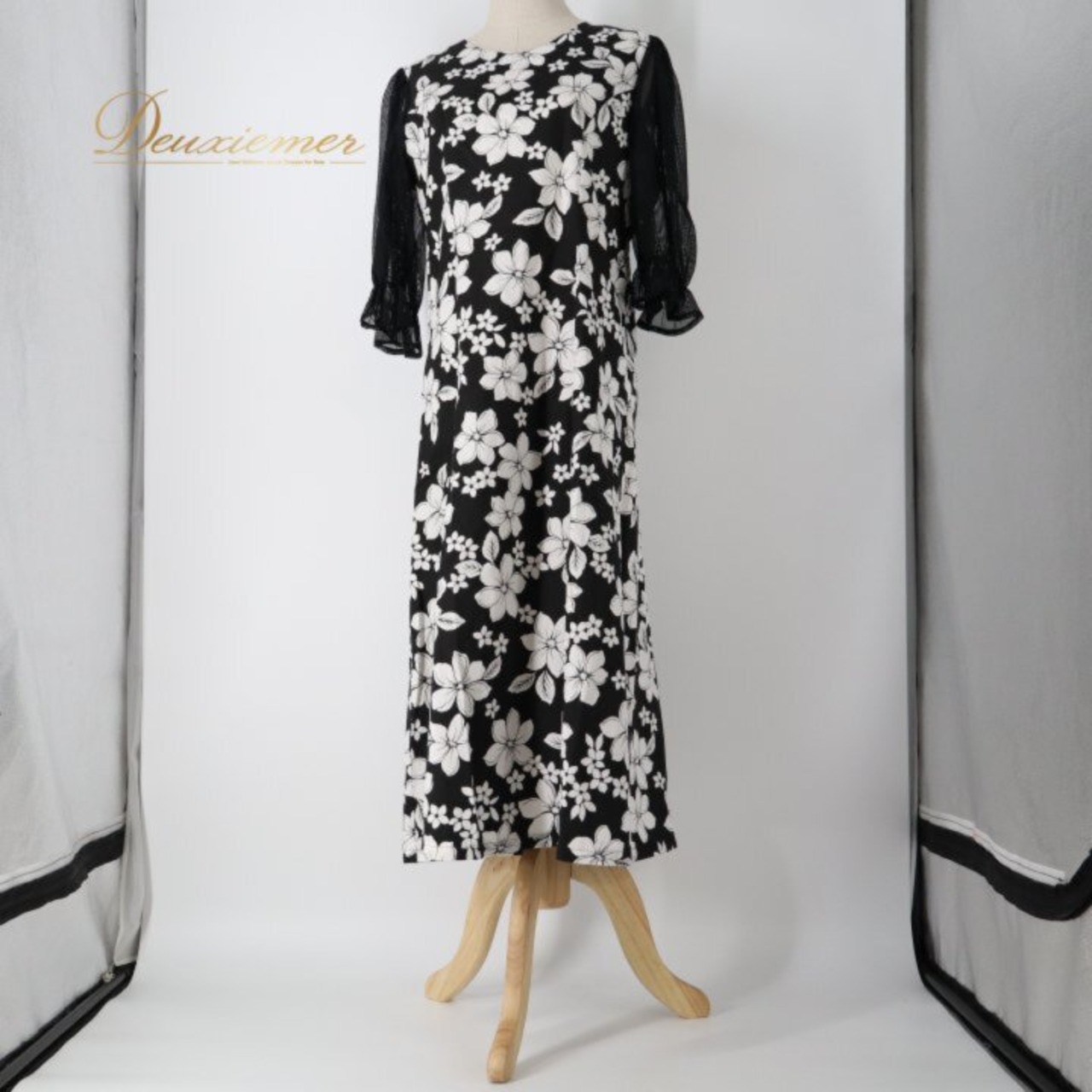 フラダンス 衣装 ワンピース ドレス ブラック系 プルメリア柄７ハワイアンプリント アロハ フラ ダンス レッスン 練習 長袖 チュール袖 黒 白 モノトーン ハワイアンダンス レディース ホワイト系 華やか おしゃれ かわいい 上品 大人っぽい 透け感 フラ ワンピース ハワイアン ワンピース 花柄 レディース ミモレ丈 ロング丈 Aライン ふんわり 透け チュール スリーブ 長袖 袖あり プルメリア プリント モノトーン モノクロ 黒 白 フォーマル 普段着 レッスンウェア 発表会 着映え フラガール