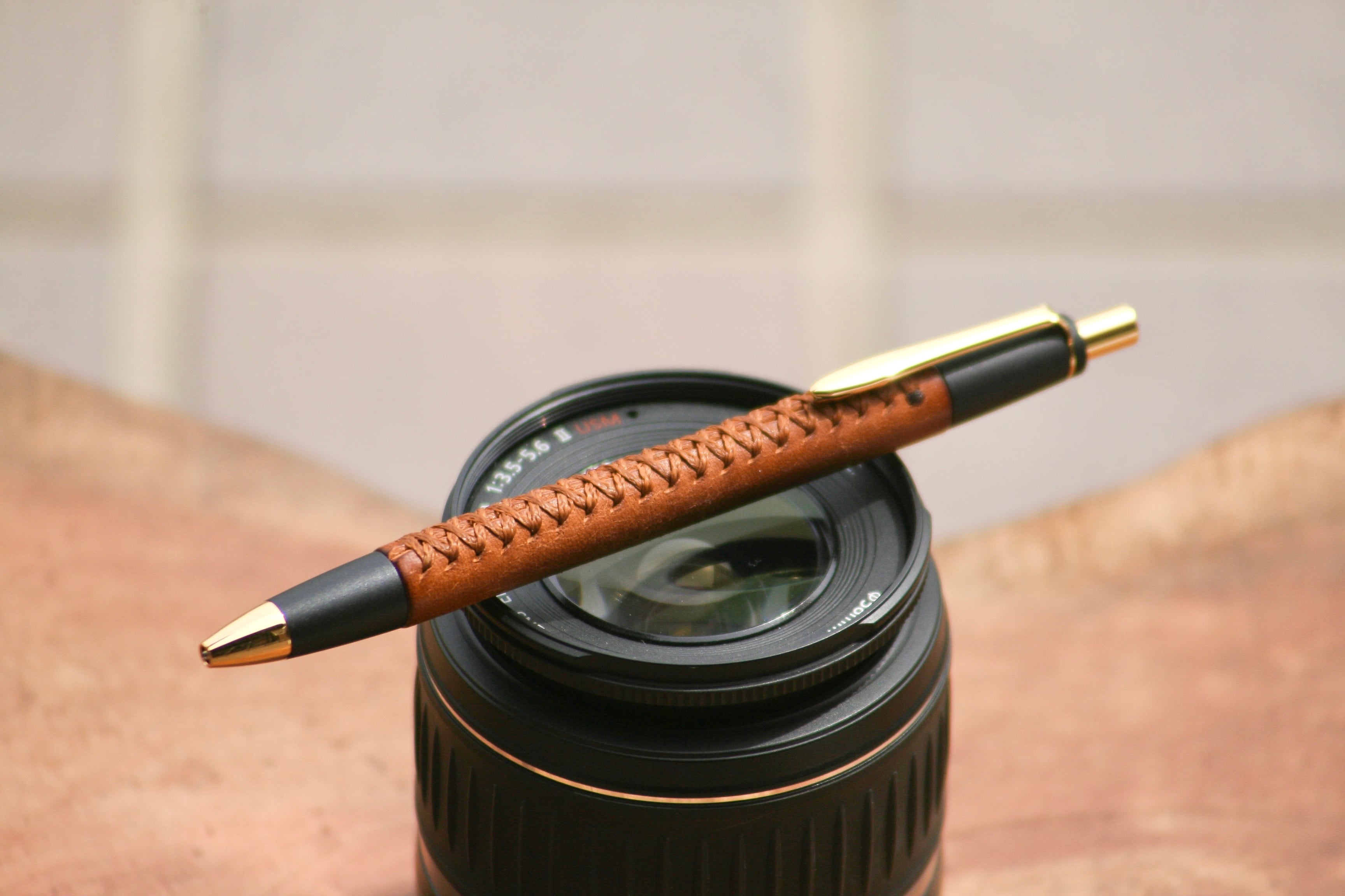 あ*る様 〈大特価〉シックザール　シャーペン　プエブロコニャック 革軸ペン 【プエブロ コニャック】 | Schicksal