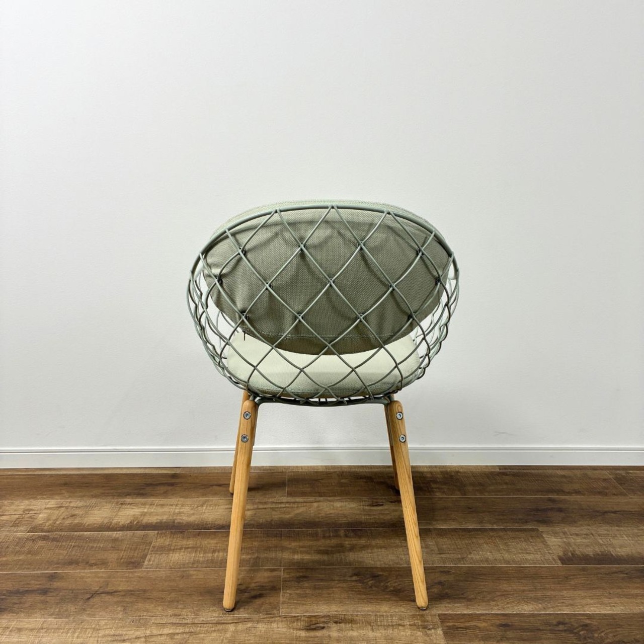 MAGIS マジス PINA green / natural ピーニャ ファブリック オーバルクッション × ナチュラル脚 ダイニングチェア デザイナーズ家具 グリーン系【展示品】【200サイズ】