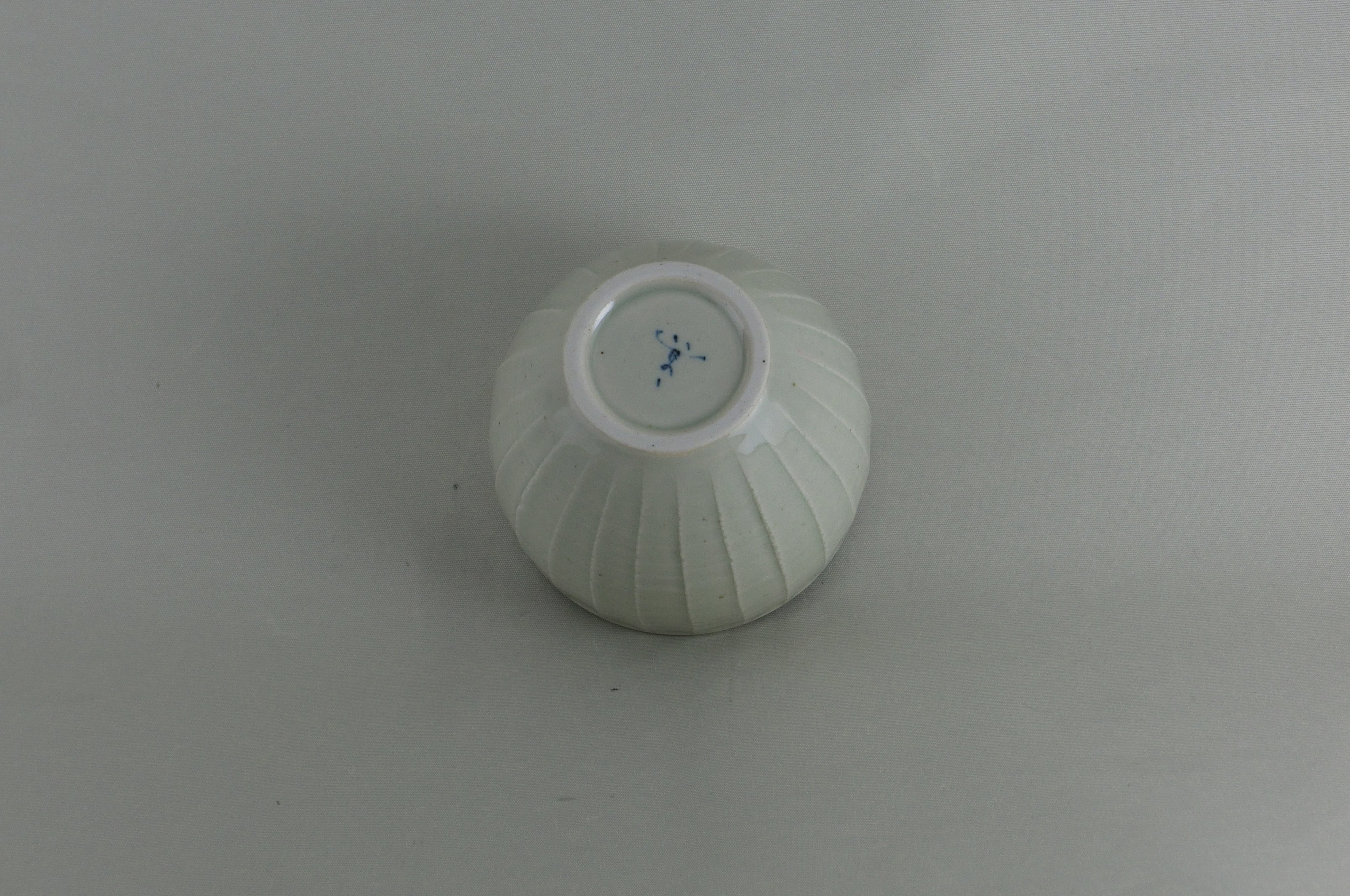 手彫り十草大福茶碗