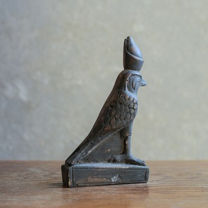 エジプトから届いた、石彫の鳥（中）