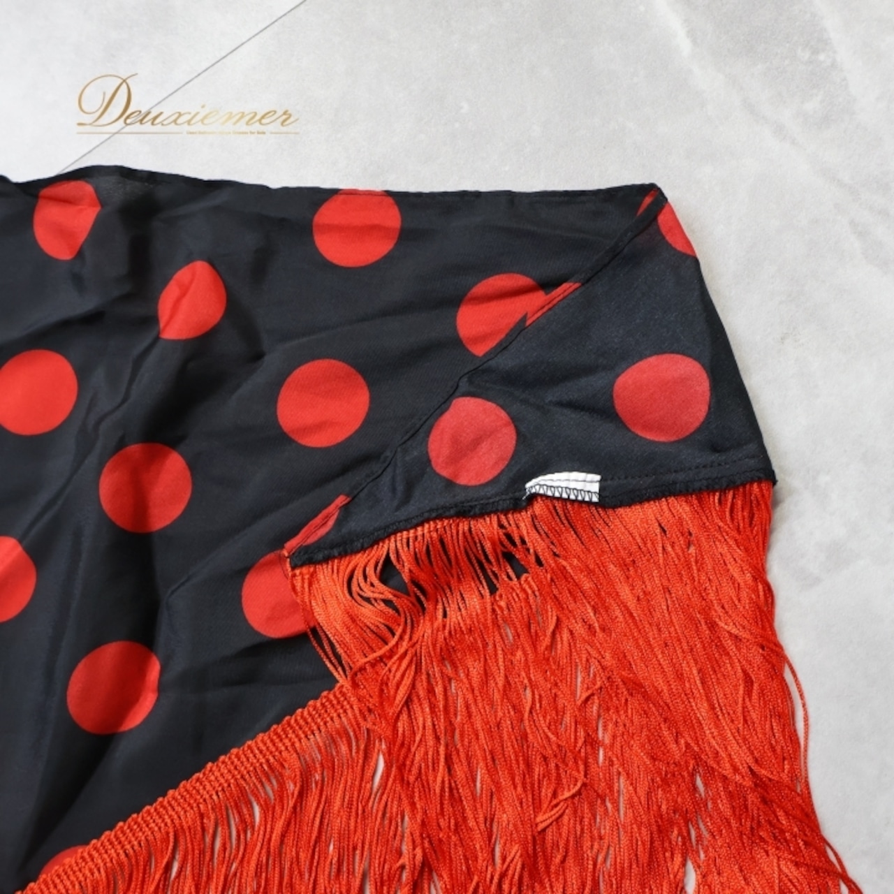フラメンコ 衣装 ファルダ スカート ブラック系 シージョ ピキージョ 水玉 ドットフレコ フリンジ トライアングル 三角形 小物 おしゃれ 鮮やか ステージ コスチューム ダンス 発表会 かわいい レッド系