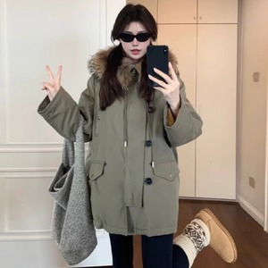 【送料無料】 ダウンジャケット アウター 羽織り 厚手 防寒 寒さ対策 ロング 長袖 Vネック フレア Aライン ファスナー ボタン ホワイト カーキ くすみカラー 大人カラー ベイクドカラー ニュアンスカラー 厚手生地 暖かい かわいい 大人可愛い ファー シンプル カジュアル ヘルシー 無地 冬 女性 レディース ママ 30代 40代 お出かけ 休日 アウトドア 普段使い ファッション オーバーシルエット 動きやすい