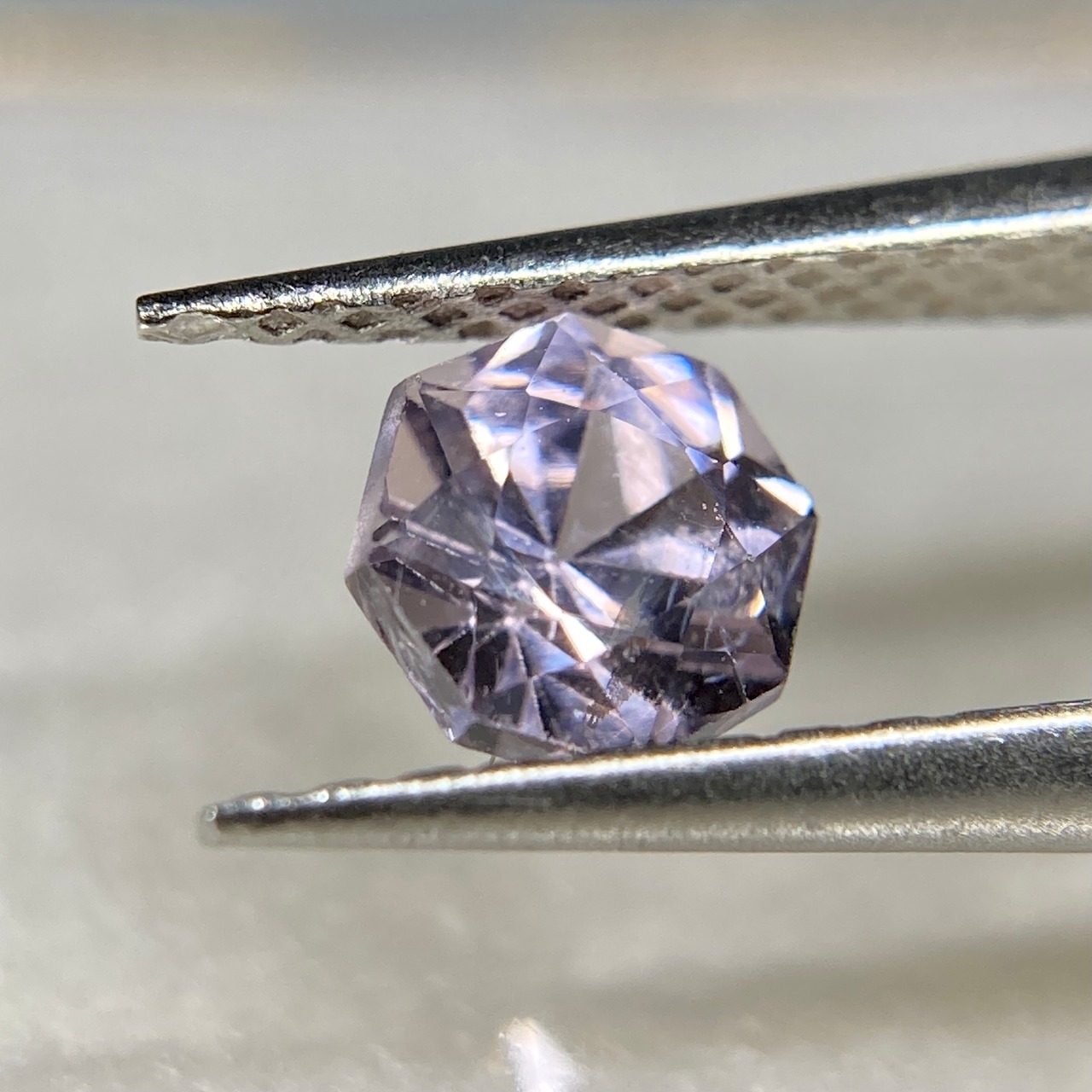 お花みたいなスピネル 訳あってお買い得  約4.7mm*3.7mmmm r-0405
