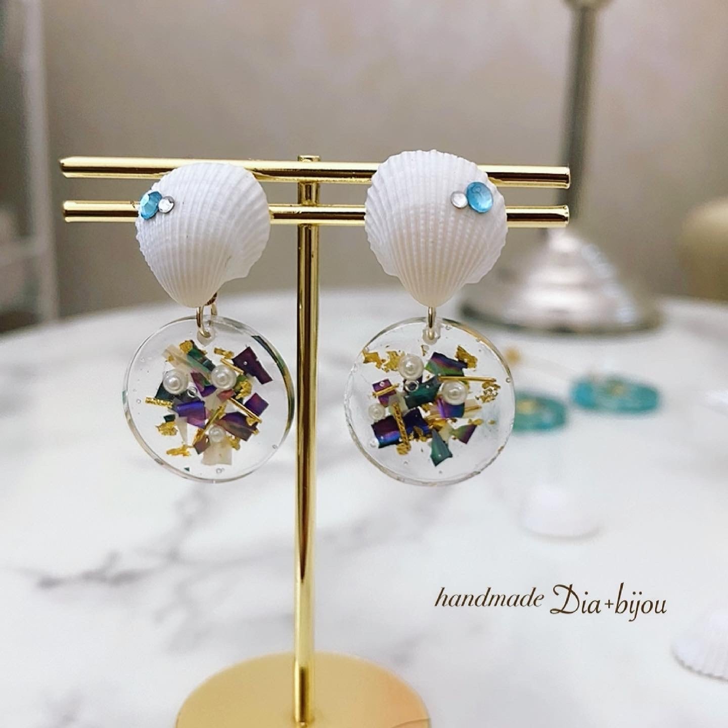 ❤︎夏の新作❤︎貝殻×手作りレジンコインピアス | diabijou