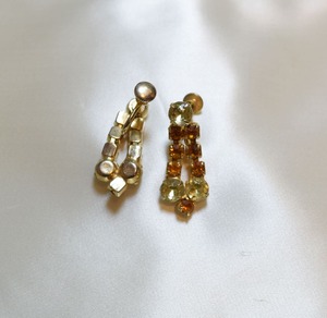 VINTAGE rhinestone earring