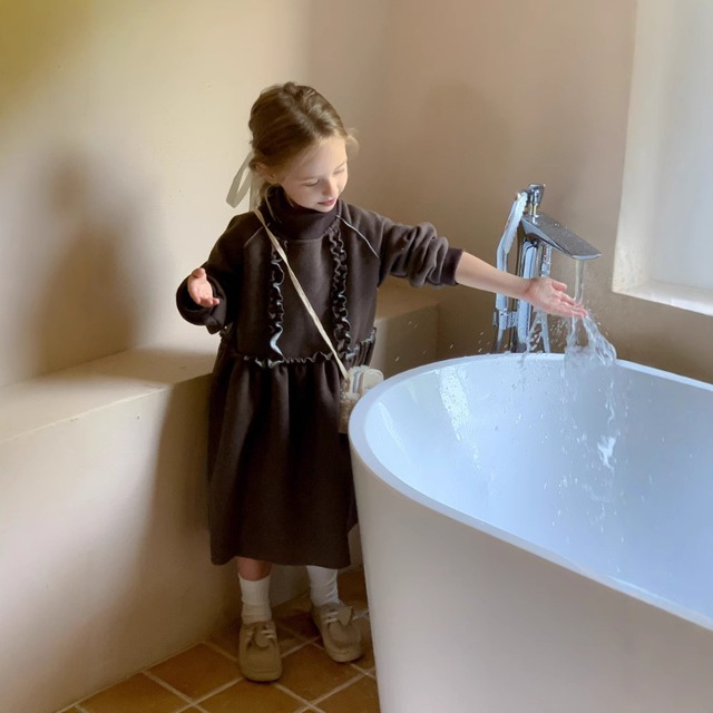 冬チョコレート色フリルニットワンピース