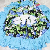 【美品 フラメンコ衣装】ブルー ワンピース ドレス 水色 青 ピンク 花柄 ボランテ フリル レース 総柄 模様 薔薇 豪華 華やか イベント パフォーマンス 大人可愛い