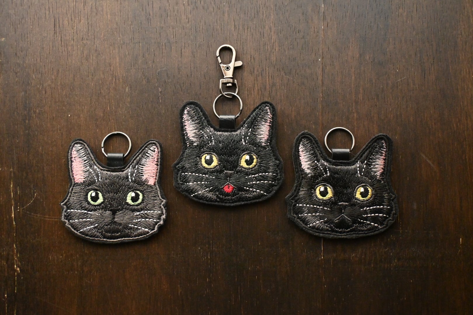 黒とグレーの猫ちゃんキーホルダー【長毛】 | 猫と暮らす洋裁店