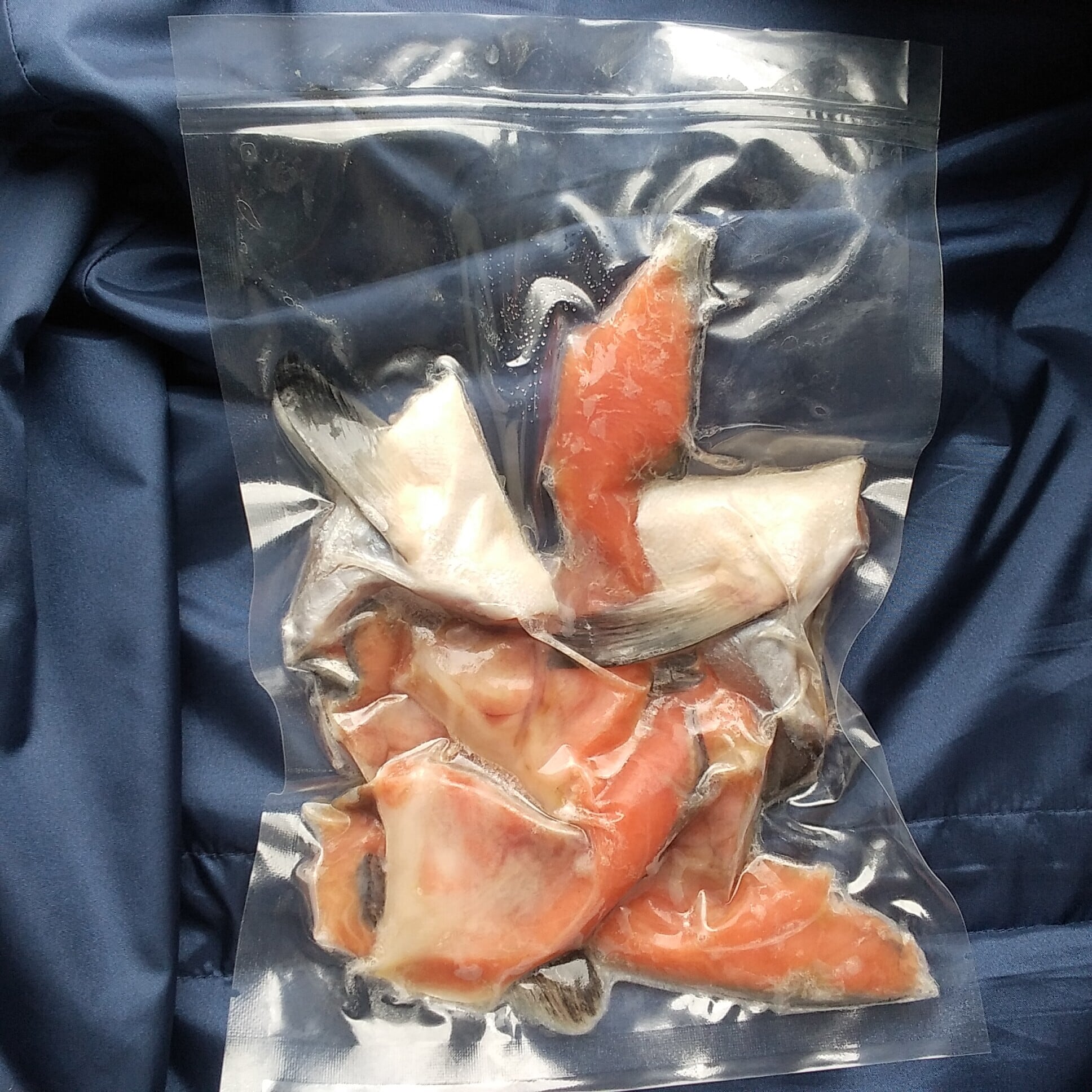 脂がじゅーしー】宮城県産 銀鮭カマ300gパック | たらこ・辛子