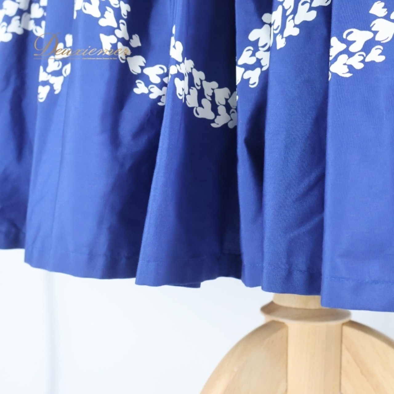 フラダンス 衣装 パウスカート ブルー系 パンドール 日本製 ハワイアンプリント アロハ フラ ダンス レッスン 練習 ハワイアン Paondor かわいい 上品 鮮やか 華やか おしゃれ 大人っぽい シングル スカート ホワイト系 青 白 ブルー おしゃれ スカート フラダンス衣装 ハワイ アロハ ダンス 練習用 可愛い フラ衣装 カジュアル 大人 女性用 ハワイアンデザイン パウスカート日本製