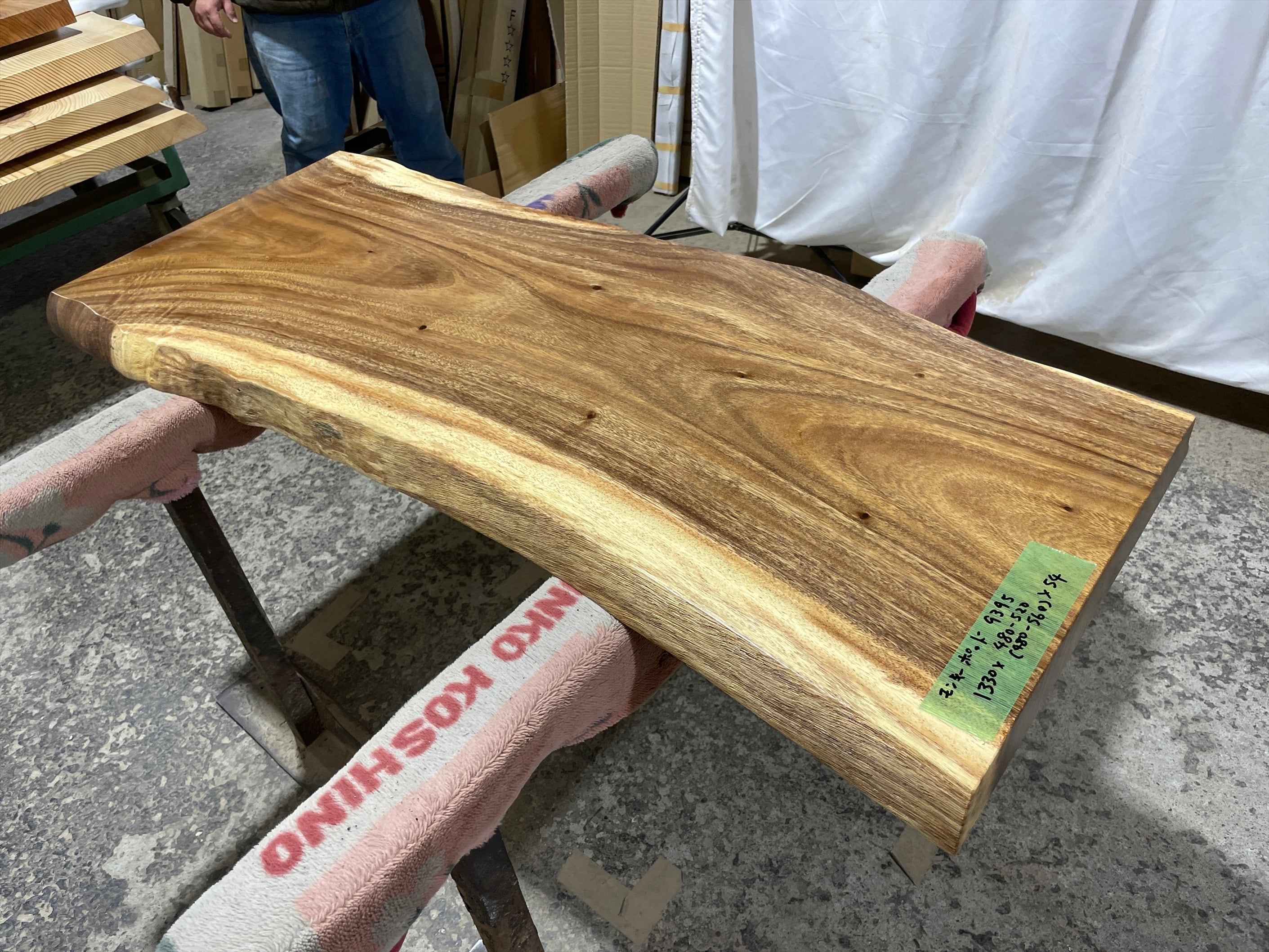 ローテーブル | 銘木無垢材一枚板の来宝綜合銘木工業株式会社