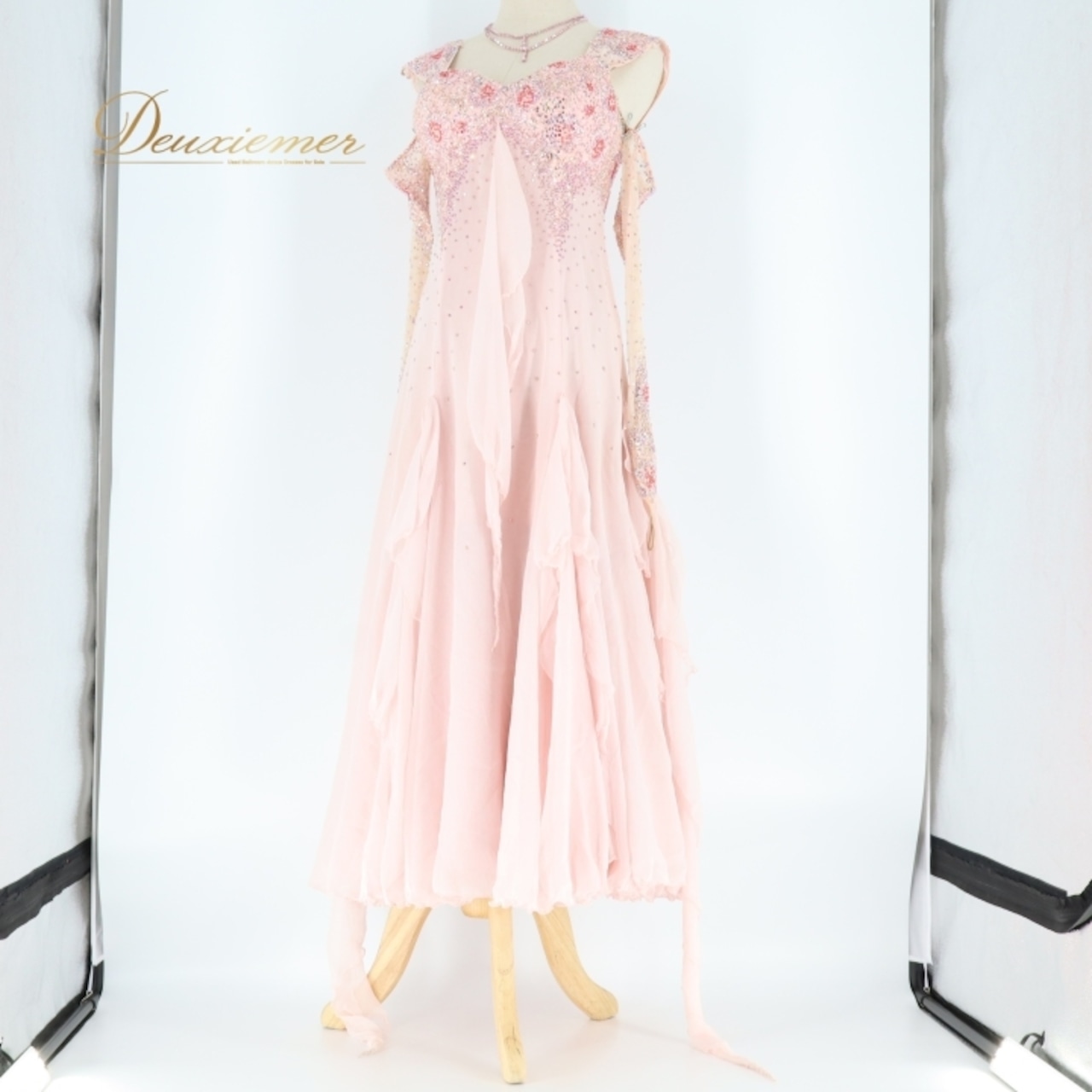 社交ダンス 衣装 チャコット Chacott スタンダード ドレス スタンダードドレス フロート レース デモ 競技 ダンス パーティ 綺麗 かわいい 明るい 日本製 ピンク系 上品 ドレス 女性らしい デザイン スカート エレガント 発表会 フォーマル おしゃれ コスチューム 競技用