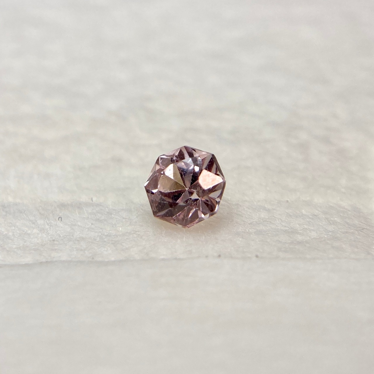 お花みたいな スピネル オクタゴンカット Part2 3.9mm-4.0mm No.2