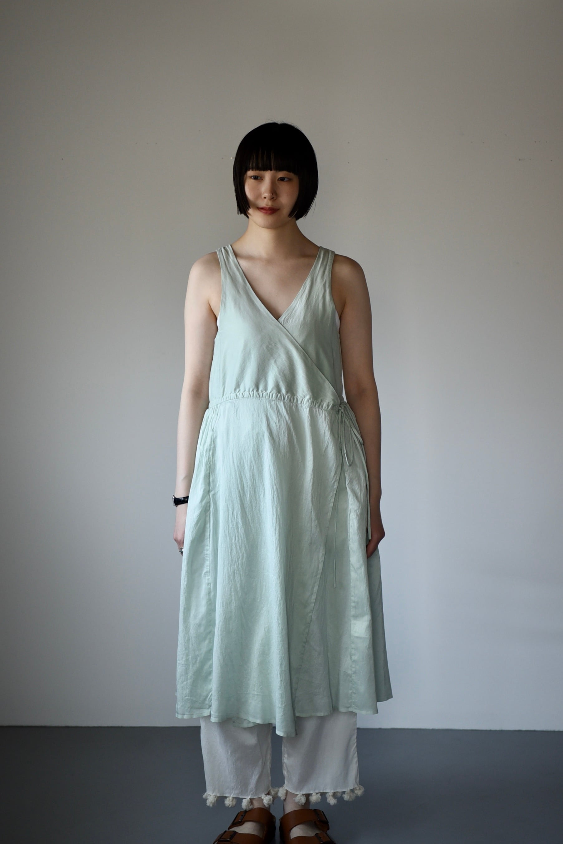 美品　kanoco着用 オールインワン　シルク麻 TRAVEL AT HOME]シルクライクサテンオールインワン | KOBUNSHA SELECT