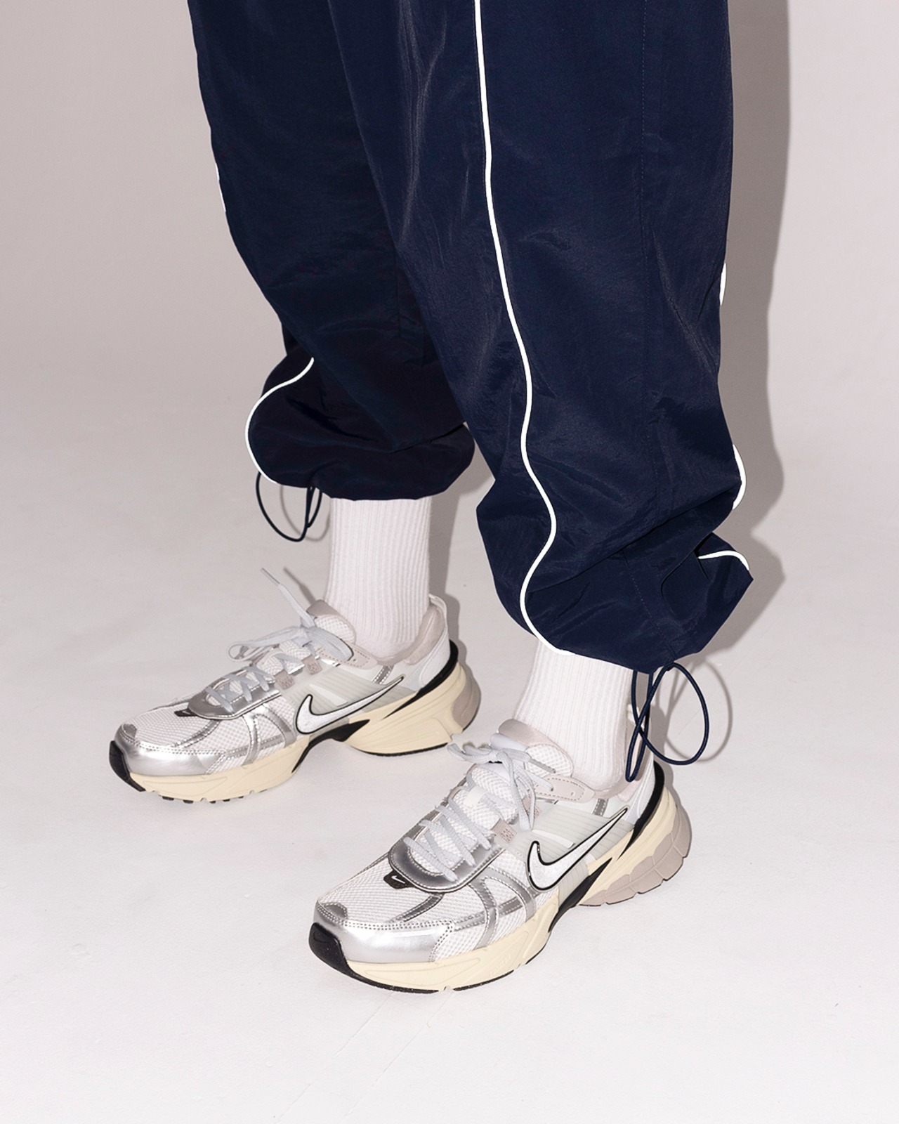 トラックパンツ　ネイビー